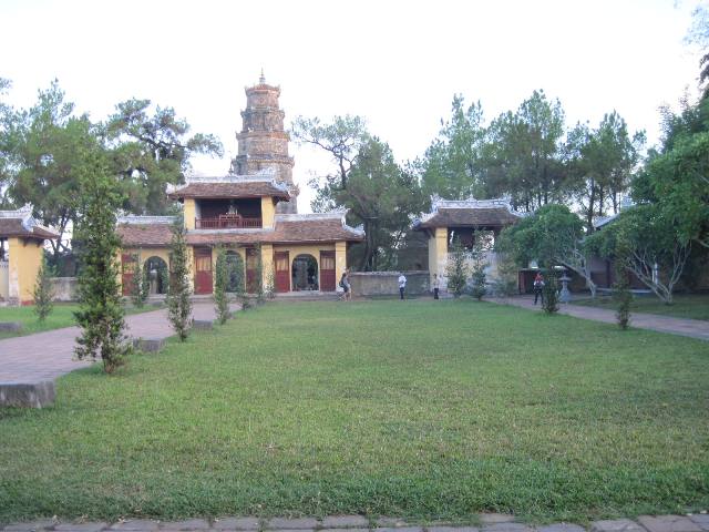 Chua Thien Mu -  Hue (1).JPG