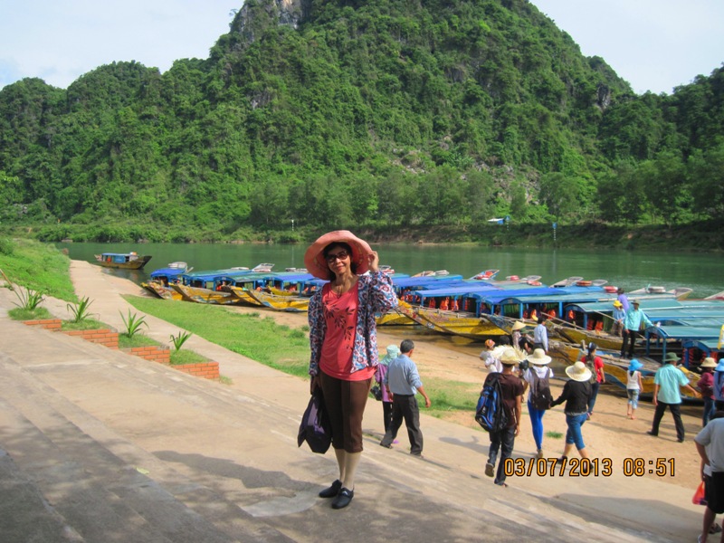 Ben thuyen di dong Phong Nha Ke Bang.JPG