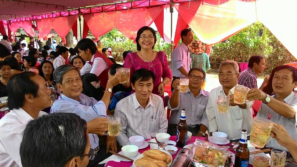 DAM CUOI CON GAI CHI PHAN THI DAO 6.jpg