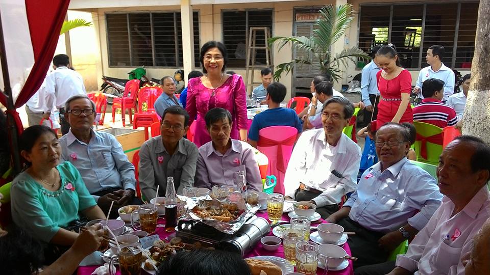 DAM CUOI CON GAI CHI PHAN THI DAO 10.jpg