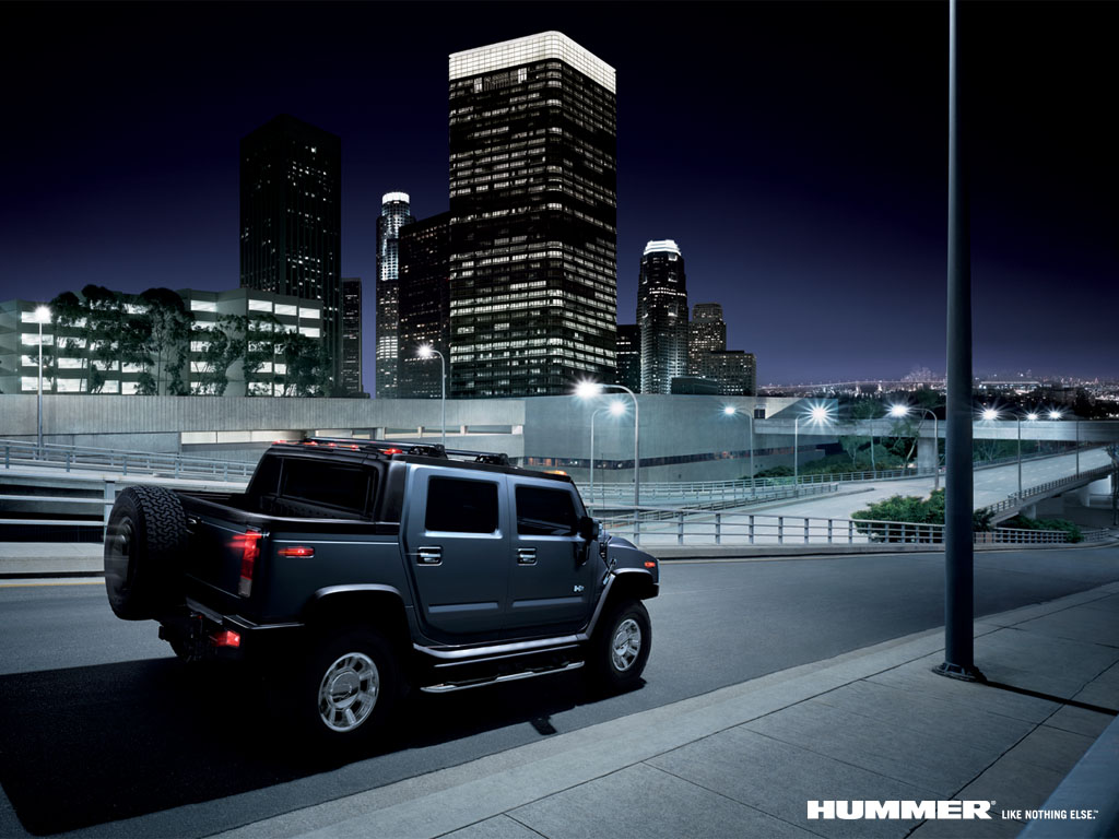 Hummer_H2_Sut,_Night_City.jpg